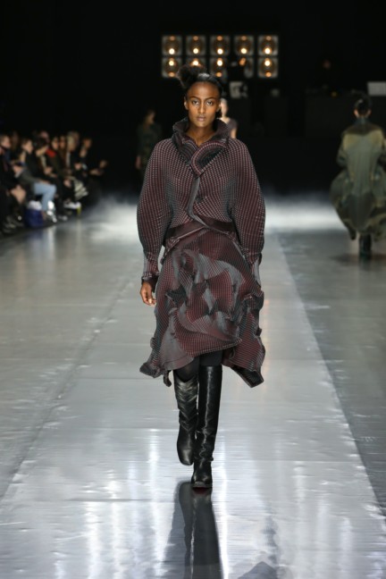 issey-miyake-paris-fashion-week-aw-16-26