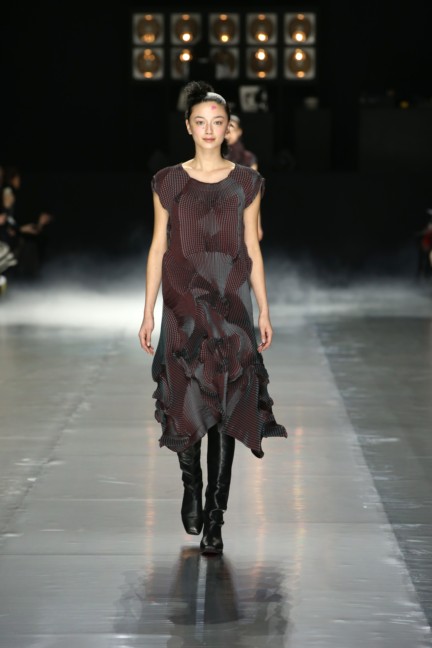 issey-miyake-paris-fashion-week-aw-16-27