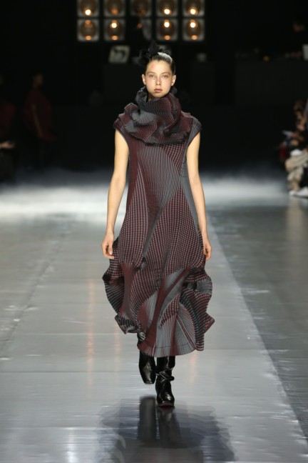 issey-miyake-paris-fashion-week-aw-16-28