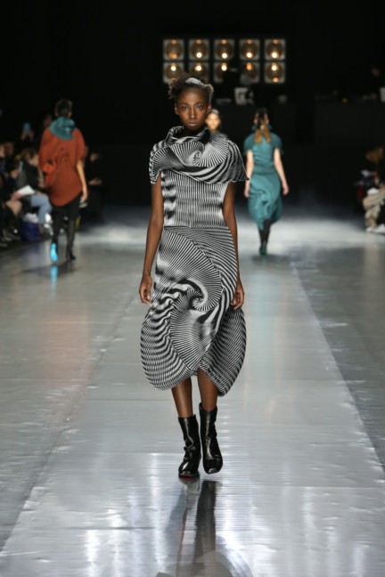 issey-miyake-paris-fashion-week-aw-16-35
