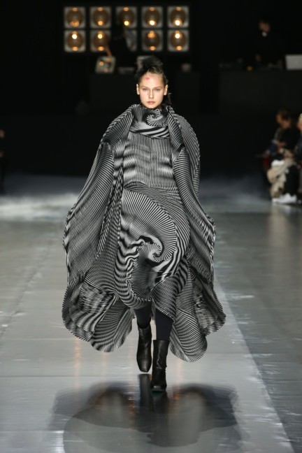 issey-miyake-paris-fashion-week-aw-16-38