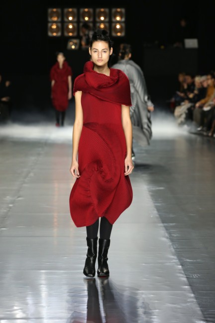 issey-miyake-paris-fashion-week-aw-16-39