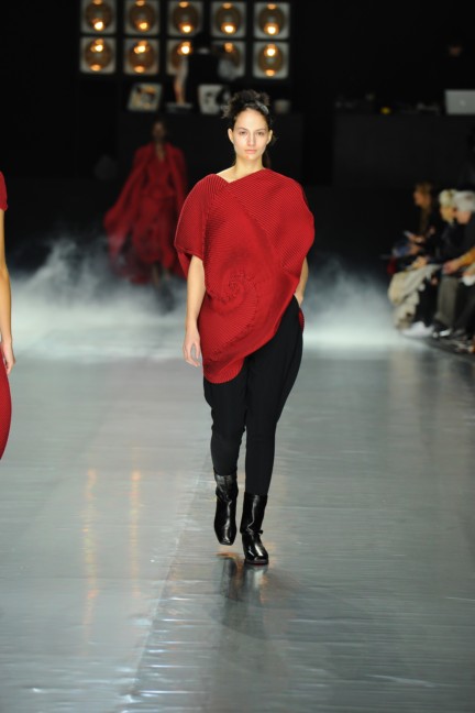 issey-miyake-paris-fashion-week-aw-16-40