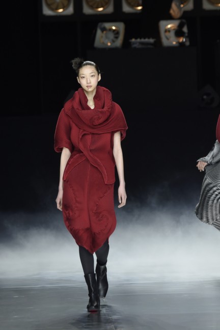 issey-miyake-paris-fashion-week-aw-16-41