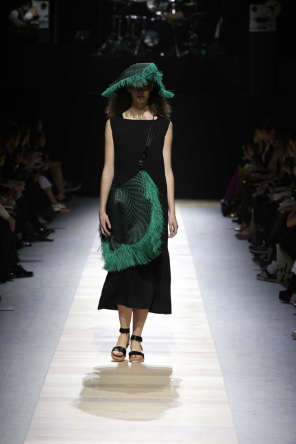 issey-miyake-paris-fashion-week-spring-summer-2016-24