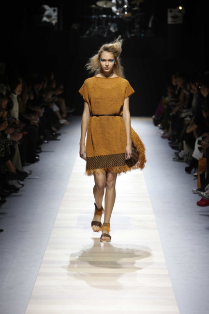 issey-miyake-paris-fashion-week-spring-summer-2016-26