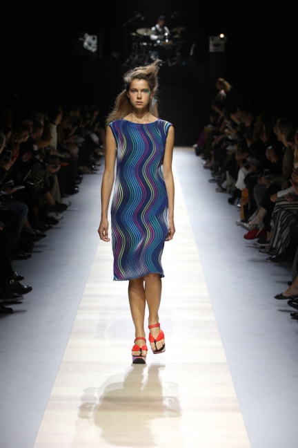 issey-miyake-paris-fashion-week-spring-summer-2016-36