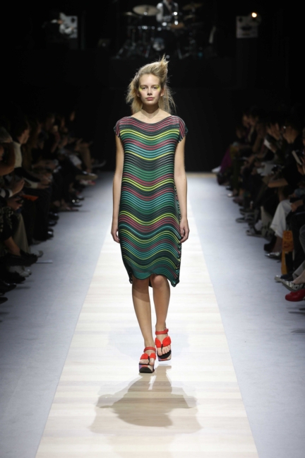 issey-miyake-paris-fashion-week-spring-summer-2016-38