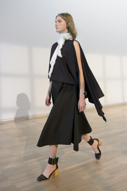 lemaire-paris-fashion-week-spring-summer-2016-4