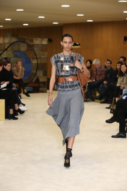 loewe-paris-fashion-week-aw-16-26