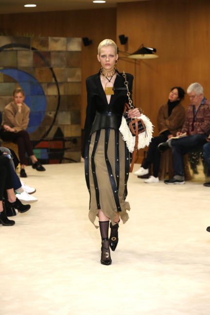 loewe-paris-fashion-week-aw-16-31