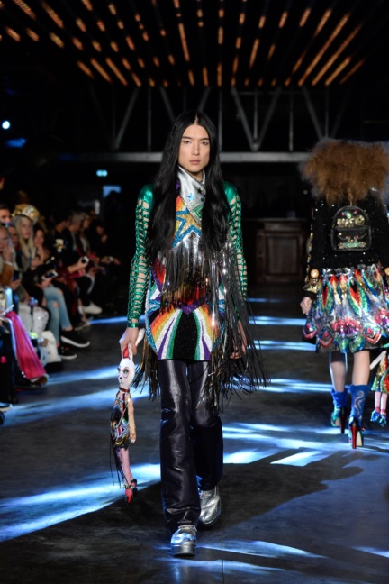 manish-arora-paris-fashion-week-spring-summer-2016-36