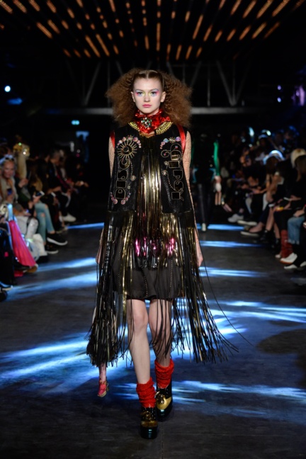 manish-arora-paris-fashion-week-spring-summer-2016-37