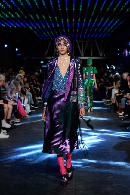 manish-arora-paris-fashion-week-spring-summer-2016-43