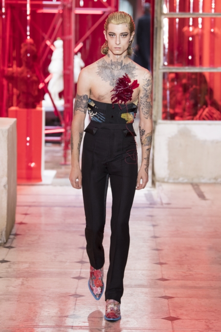 look_16_mm_ss19_men_hd