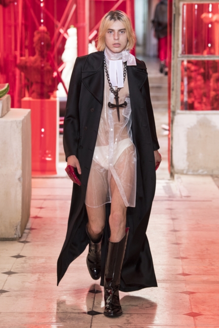 look_26_mm_ss19_men_hd