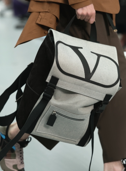 002-valentino-uomo-ss20-dett