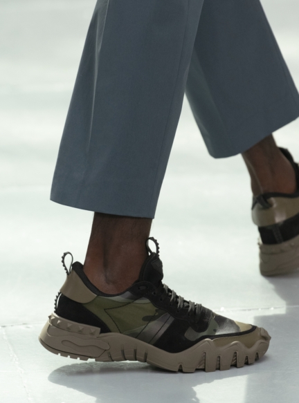 025-valentino-uomo-ss20-dett