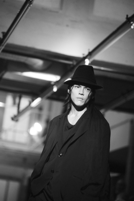 dsc_6869_yohji-yamamoto-homme-ss18-_elise-toide