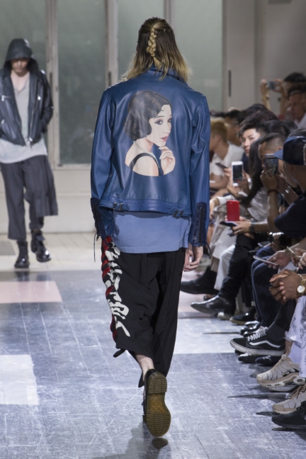 yyh-ss18-look-04-back-model-theo-derville-photo-monica-feudi