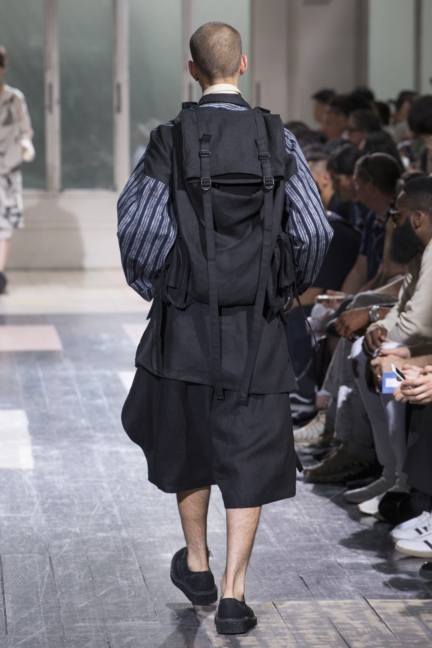 yyh-ss18-look-12-back-model-reihan-b-photo-monica-feudi