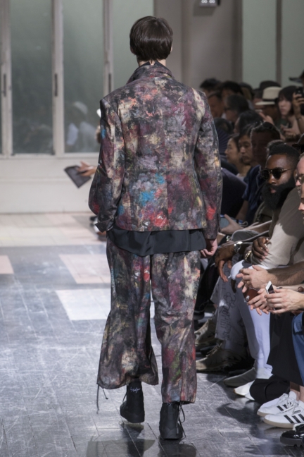 yyh-ss18-look-23-back-model-kian-stevenson-photo-monica-feudi