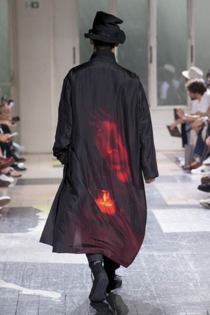 yyh-ss18-look-40-back-model-naoki-kobayashi-photo-monica-feudi