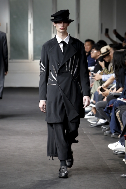 yyh-ss19-look-08-model-matej-photo-monica-feudi