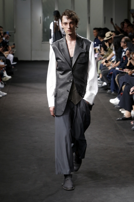 yyh-ss19-look-13-model-tom-dalmuder-photo-monica-feudi