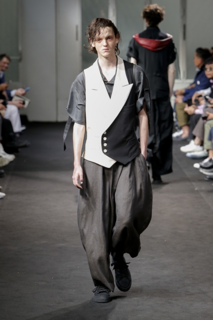 yyh-ss19-look-21-model-jules-gravereaux-photo-monica-feudi
