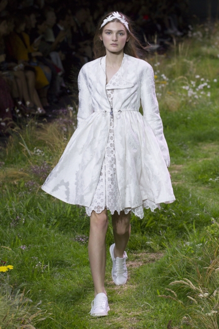 moncler-gamme-rouge-paris-fashion-week-2016-runway-3