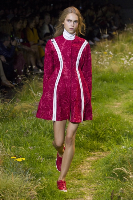 moncler-gamme-rouge-paris-fashion-week-2016-runway-33