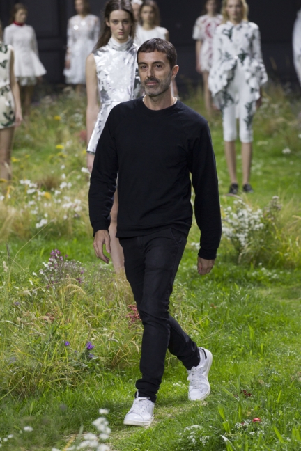 moncler-gamme-rouge-paris-fashion-week-2016-runway-41