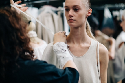 le-21eme-adam-katz-sinding-backtage-nehera-paris-fashion-week-spring-summer-2017_aks4070