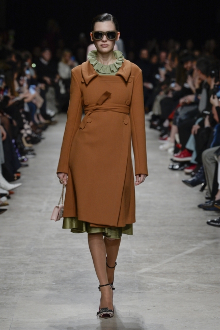 rochas_fw1718_look_09