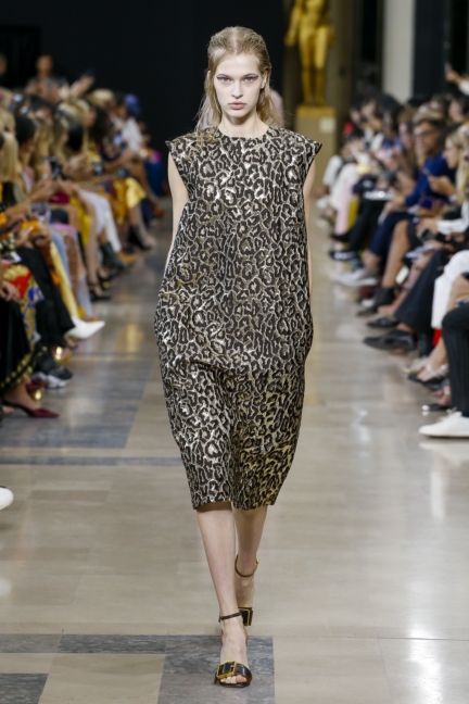 rochas-ss19-look-02