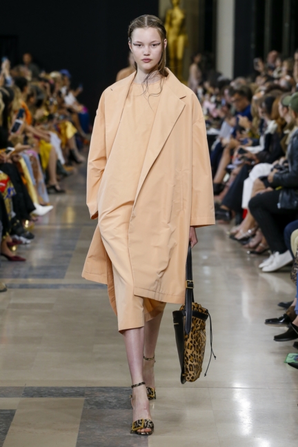 rochas-ss19-look-09