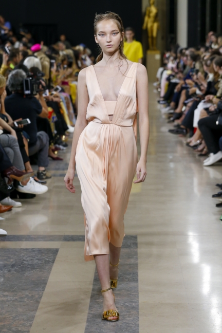 rochas-ss19-look-11