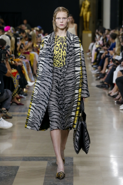 rochas-ss19-look-14