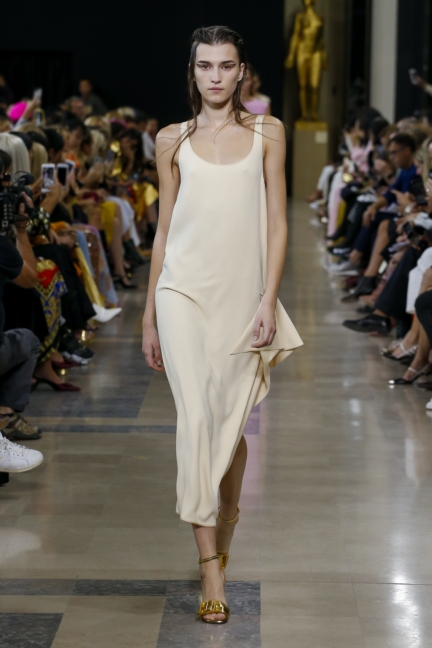 rochas-ss19-look-15