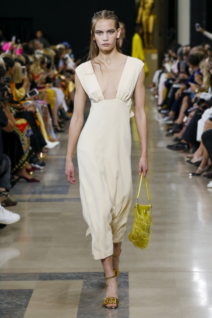 rochas-ss19-look-17