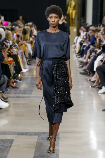 rochas-ss19-look-19