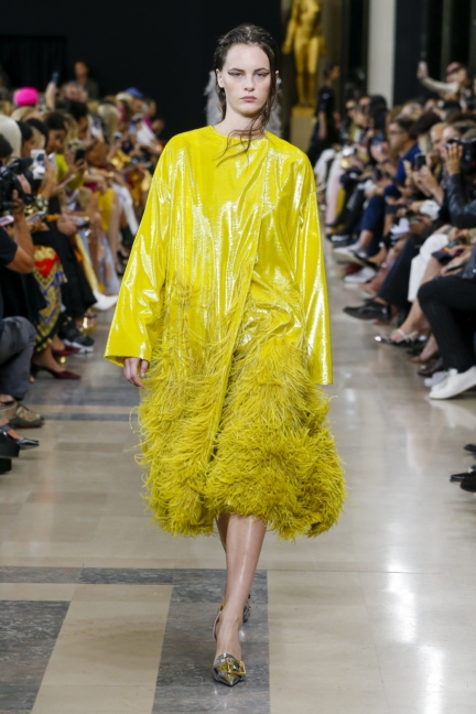 rochas-ss19-look-32