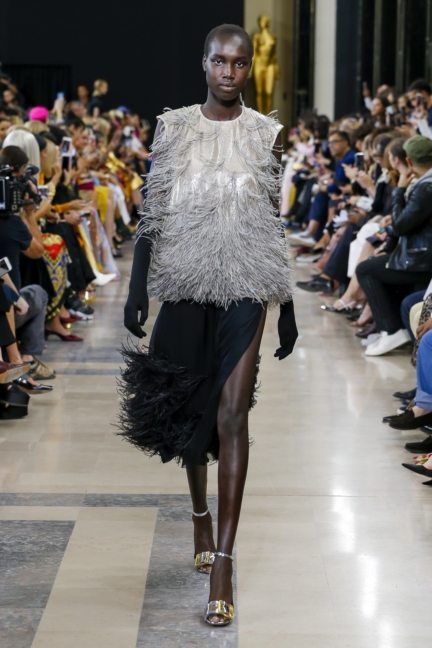rochas-ss19-look-33