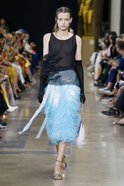 rochas-ss19-look-35