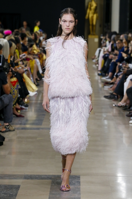rochas-ss19-look-36