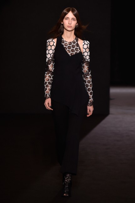 aw16show-highresolution2200x3313pxlook32