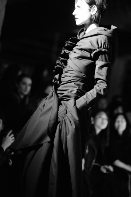 dsc_0554_yohji-yamamoto-femme-fw17_elise-toide