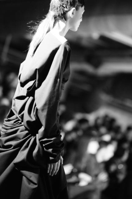 dsc_0714_yohji-yamamoto-femme-fw17_elise-toide