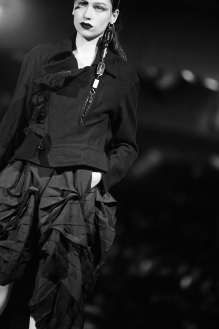 dsc_0846_yohji-yamamoto-femme-fw17_elise-toide